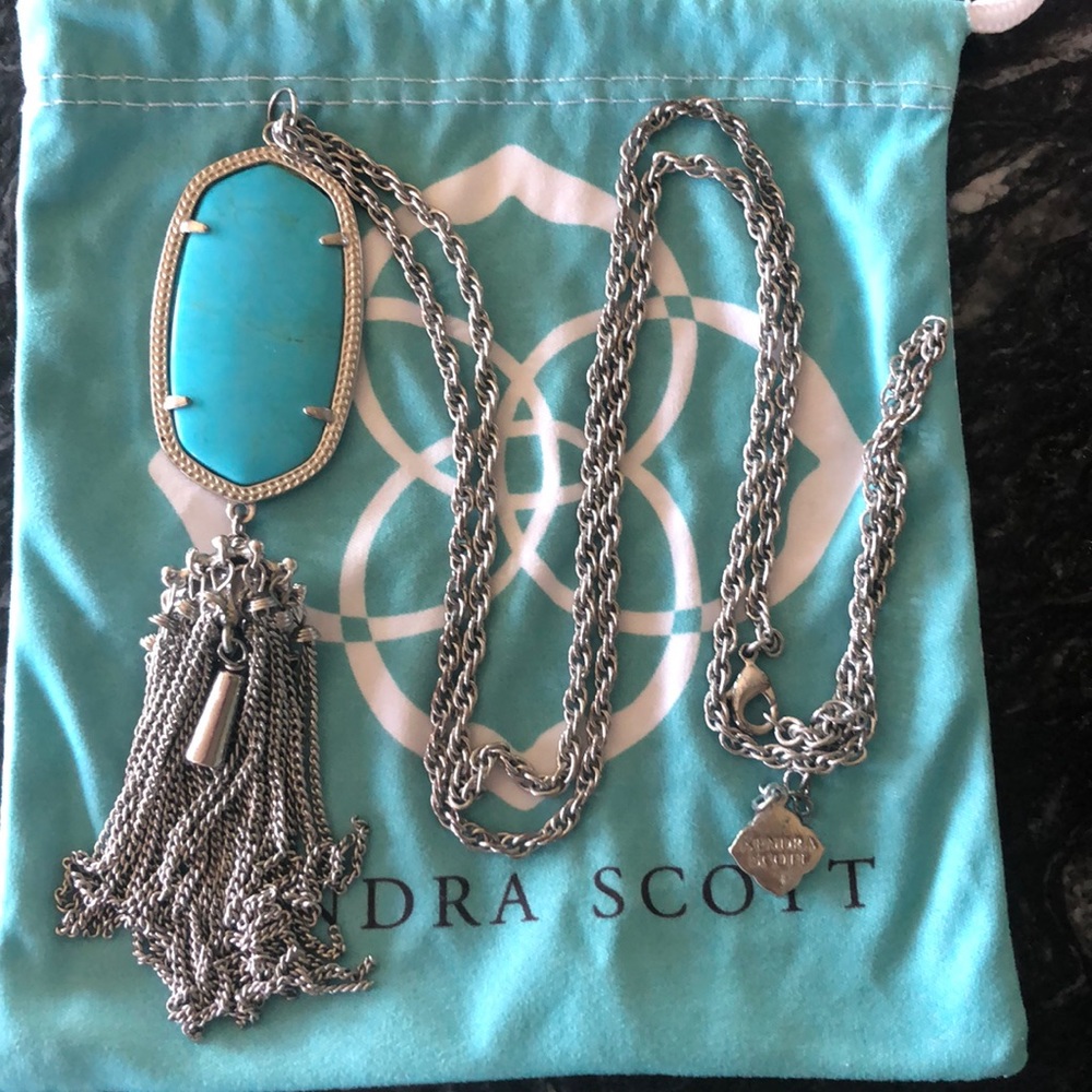 Kendra Scott Ryan’s Silver Pendant Necklace